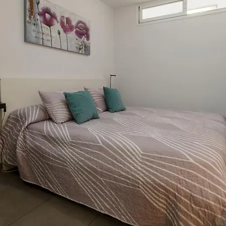 Apartment Cristianos, Ocean And Harbour View, Pedestrian *